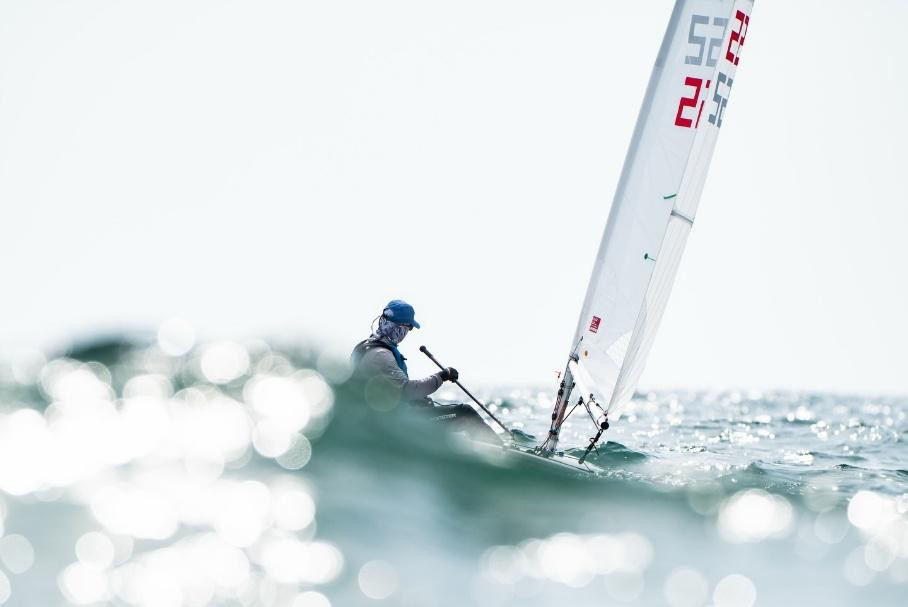 Clase ILCA 7 en competencia durante WesMex en Bahía de Banderas. Foto: Nayarit Sailing Week / Instagram.